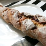 ラトリエ ドゥ プレジール - バトン