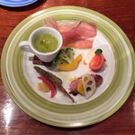 トラットリアビコローレヨコハマ - 前菜盛合せ（生ハム・カプレーゼ・鴨のロースト・稚鮎のフリット・ブロッコリーとパプリカのマリネ・ガスパチョ）