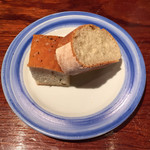 トラットリアビコローレヨコハマ - 自家製パン（フォカッチャ・チャバタ）