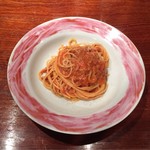 トラットリアビコローレヨコハマ - パスタ（リコッタチーズ入り 生ハムとサラミのラグーナポレターナ）