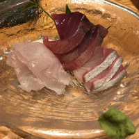 魚感うえさき - お刺身食べたかったから盛り合わせ頼みました、昼なのにこれ得した感じ無し(┯_┯) ｳﾙﾙﾙﾙﾙ