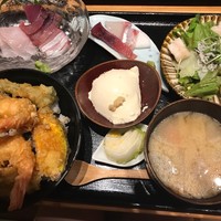 魚感うえさき - これで2300円！天丼定食と刺身定食で2500円の方が良かった！✲ﾟ｡.(✿╹◡╹)ﾉ☆.｡₀:*ﾟ✲ﾟ*:₀｡私の場合ね！笑