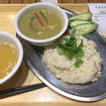 新嘉坡鶏飯 - タイカレー大盛1026円