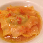 カーサ カルマ - ラビオリ　あご出汁と昆布の出汁