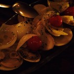 エルマル - ハマグリと新玉ねぎの白ワイン蒸し