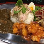 大衆中遊華食堂 八戒 - スパイスチキンカリーと油淋鶏（￥1000）