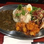 大衆中遊華食堂 八戒 - スパイスチキンカリーと油淋鶏（￥1000）