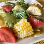 バレーナ - ランチのサラダは自家栽培