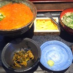 いくら家 丼 伊川谷店