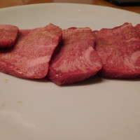 焼肉家 KAZU 神楽坂 - タン塩1500円　肉厚！
