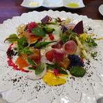 ビストロ ダイア - 先週ミシェルブラスのガルグイユ食べてきたそうで、北海道伊達の野菜を使った30品目の彩りサラダです