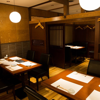 Our small private rooms can accommodate groups of 3 to 32 people.