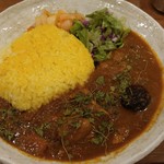 SPICY CURRY 魯珈 - なつめと八角香る。手羽スープカレーライス大盛
