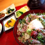 とうたくまかない丼定食