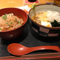 板前心 菊うら - 週替わり今週の丼セット　　1,130円
                    　イカ明太子のせ海鮮丼　と　温玉たぬき冷そば