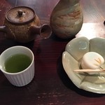 花田 - 煎茶を淹れる