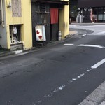 居酒屋鳥幸 - で、斜に撮ると、なんかつまんない（いや人通りも多いからハズいんだよ言わせんな///）。