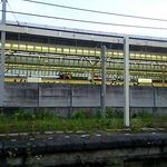 カフェ&ワインバー オーデパール - テラス席から新幹線の駅を眺める