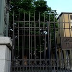 貝ガラ屋 - 近くに青山学院のキャンパス