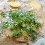 博多ラーメン ばりこて - 万ネギがたっぷりなのが嬉しいです