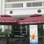 HEALY MAC'S Irish Bar & Restaurant -  左 Coffee Bean & Tea Leaf 