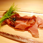 銀座 盡 - 淡路の本マグロよこわにバルサミコや牡蠣、山わさびなどのソース