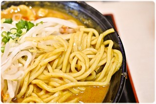 menyakokoichi - カレースープとの相性が実に良い麺です。