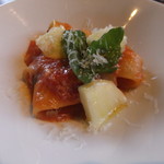 【パスタ】燻製スカモルツァチーズと完熟トマトのトマトソース