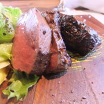 クイ クッチーナ イタリアーナ - 甲州ワインビーフ　ハツ、レバーの炭火焼きup