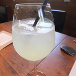 クイ クッチーナ イタリアーナ - 柚子ティー　ソーダ割り(500円+税)