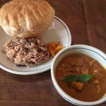カツオのスモークとキャベツのカレー