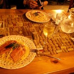 イタリア料理 コラッジオ - ベーコンのペペロンチーノ、フラスカティ（イタリア白ワイン）