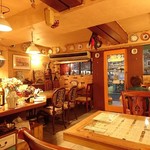 イタリア料理 コラッジオ - イタリア料理店らしい空間です