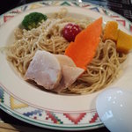 麺や　元町 - きれいな盛り付けです。