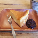 ネマルカフェ - チーズケーキ(定食とセットで300円)