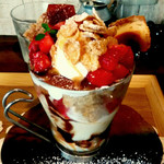 roco cafe - ストロベリーチーズケーキパフェ