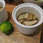 セルサルサーレ - 鴨とサマー・ポルチーニ茸のコンソメ ヘベスの香りで2