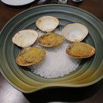 セルサルサーレ - 大蛤のマッシュルーム燻製バター焼き1