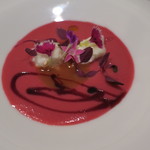 セルサルサーレ - ビーツとイチゴのスープ フルーツトマトとブッラータ・チーズ カシスのソース2