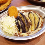 カレーの市民アルバ 秋葉原本店 - ナスカレー(並盛750円)+クリームコロッケ(1個70円)+チーズ(100円)