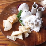 渋谷チーズスタンド - 自家製チーズ4種のプレート