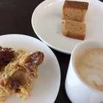 Plaza Premium Lounge - パンプディング＋ホームメイドケーキ＋カフェラテ