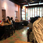 赤崁擔仔麵 - 店内、通路が広いです