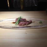 銀座 盡 - 淡路40kgヨコワ、バルサミコ 牡蠣 玉葱 北海道山山葵のソース、淡路海水とワインビネガーのソース、芽葱