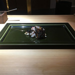 銀座 盡 - 対馬佐須支所900g喉黒の炭火焼、バルサミコとヒオウギ貝のソースを塗って焼き上げて