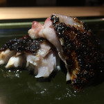銀座 盡 - 脂乗り抜群。皮目がとろっとろで身はジューシーでふわり。皮表面はバルサミコの糖分がキャラメリゼされたような風味でカリッカリに焼き上げてある。美味。
