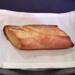 カフェルージュ - 外はカリッと中はもちもちのフランス産バゲット
