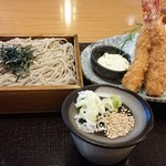 かつ徳 - ご飯、味噌汁抜きでエビフライ1本プラス