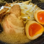 川出拉麺店 - とろとろの味玉トッピング