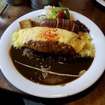 唯我独尊 - オムソーセージカレー(1510円)です。